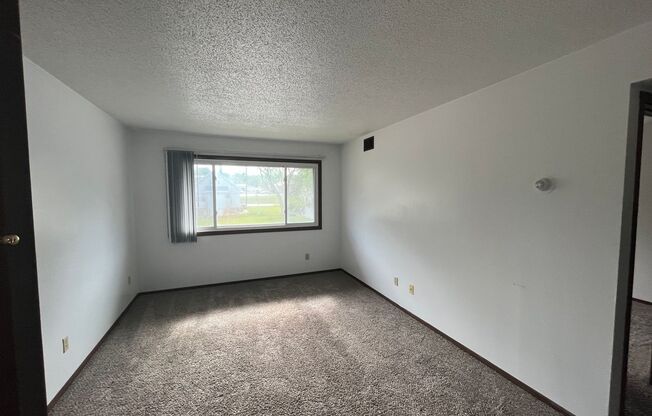 1 bed, 1 bath, 555 sqft, $595, Unit 02