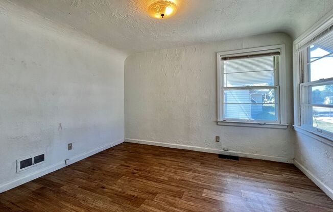 2 Bed 1 Bath Available Now!