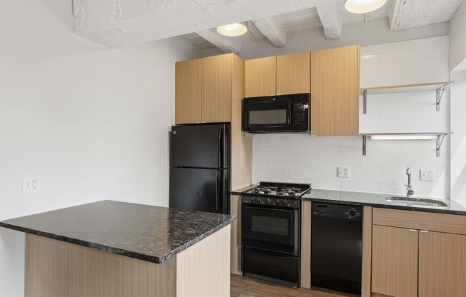 2 beds, 1 bath, 562 sqft, $2,250, Unit 702