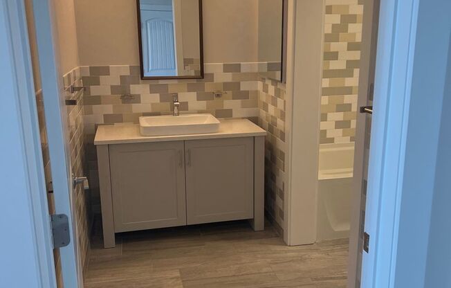 Studio, 1 bath, 827 sqft, $1,775, Unit 434