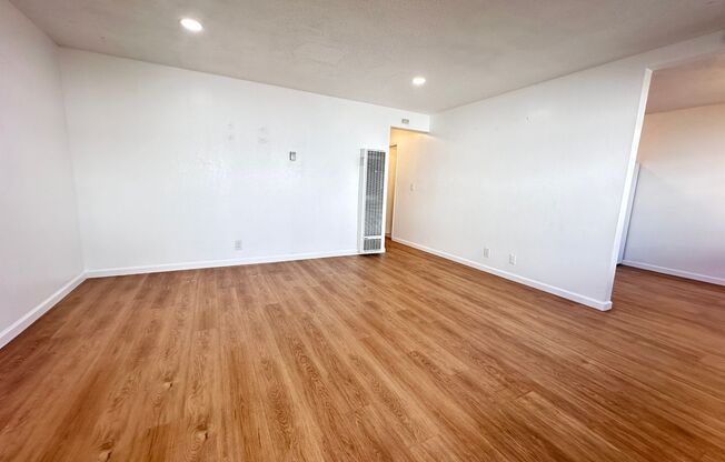 2 beds, 1 bath, 800 sqft, $2,300, Unit B