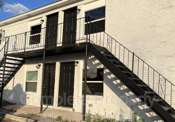 1833 15 AVE N