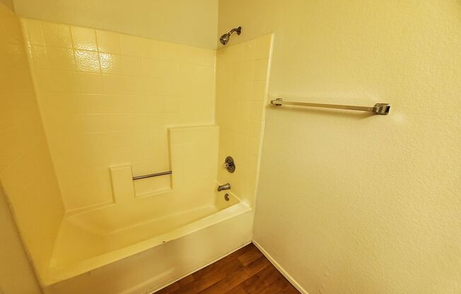 2 beds, 2 baths, 900 sqft, $2,200, Unit 73