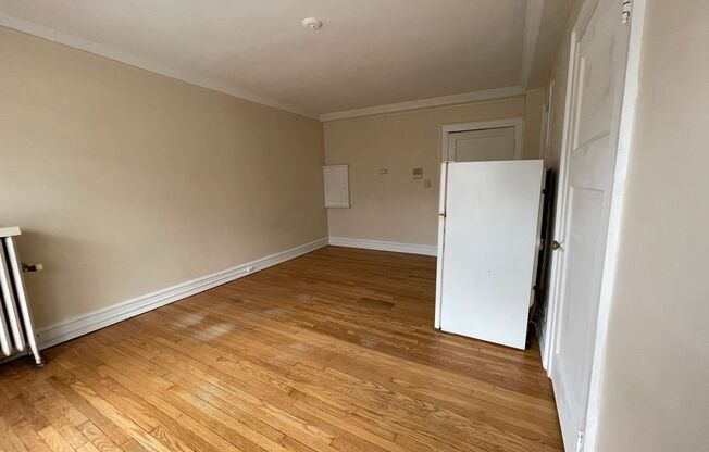 Studio, 1 bath, $825, Unit 302