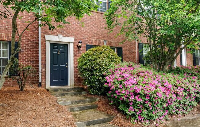 205 Woodstone Dr #16