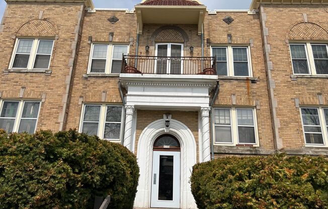 5104 W. Wisconsin Ave.