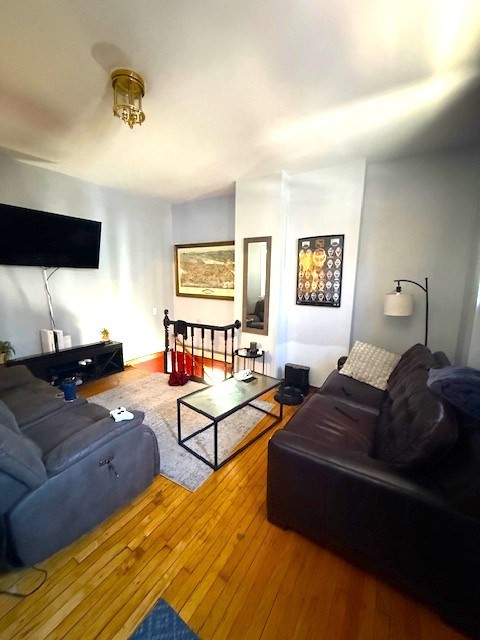 281 E   St