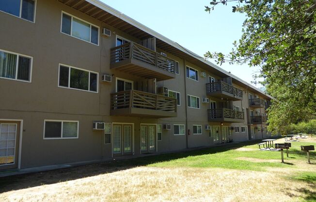 1 bed, 1 bath, 600 sqft, $999, Unit 23