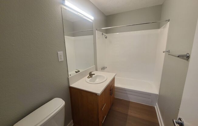 2 beds, 1 bath, 950 sqft, $2,695, Unit 4720-11