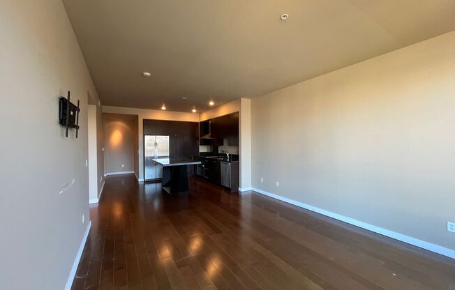 1 bed, 1 bath, $1,995, Unit #907