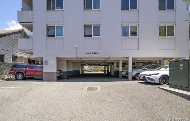 2 bd, 1 ba, 1 assigned parking Condo in 1402 Piikoi St #202