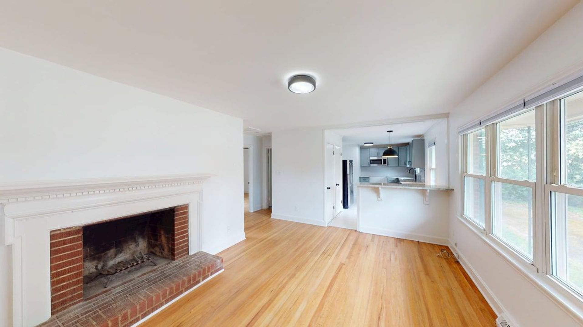 Charming Duplex At 1508 Woodhill
