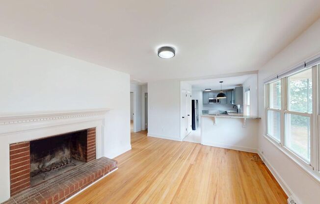 Charming Duplex At 1508 Woodhill