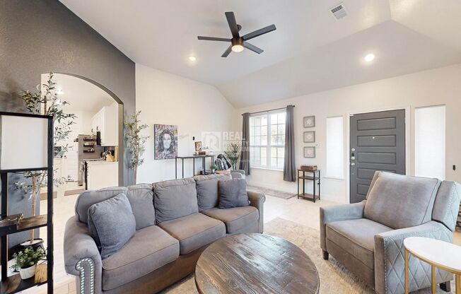 Gorgeous 3 Bedroom Home Available for Rent in the Heart of Dallas, TX