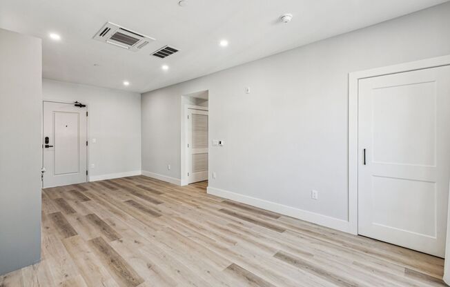 2 beds, 1 bath, 840 sqft, $2,800, Unit 411