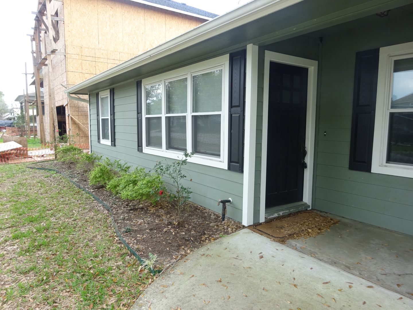 For Lease | 3 Bed, 1 Bath | 1,074 Sq Ft |Oak Forest–Garden Oaks |