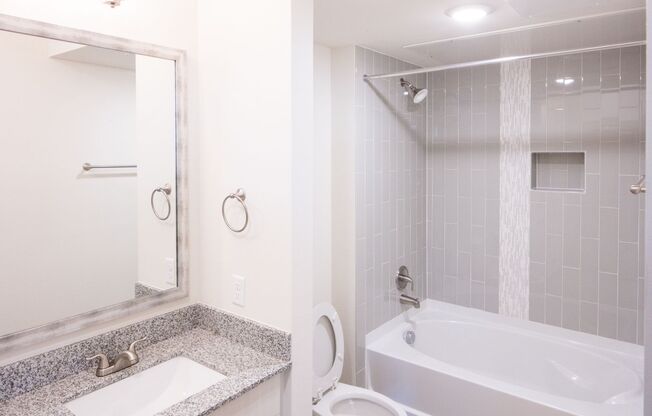 1 bed, 1.5 baths, 921 sqft, $2,070, Unit 204