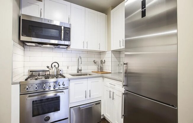 Studio, 1 bath, $3,850, Unit 5F