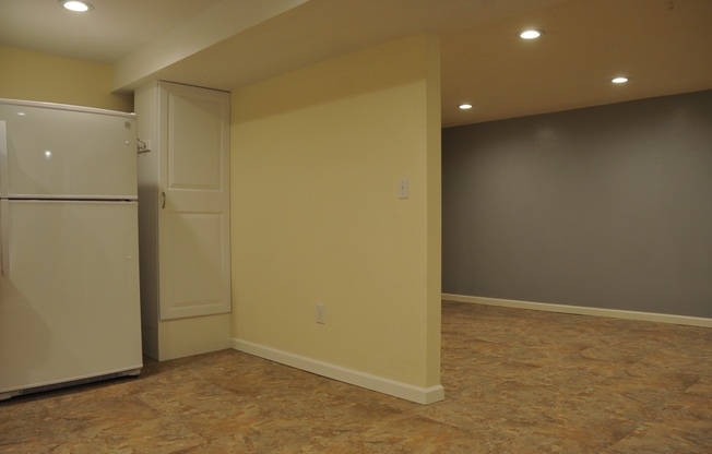 Basement Apartment, 2 bed 1 bath close to Food Trucks on Best