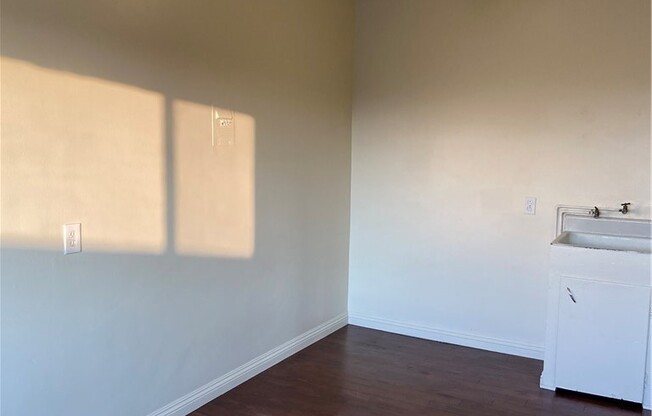 11140 1/2 S MARIPOSA AVE