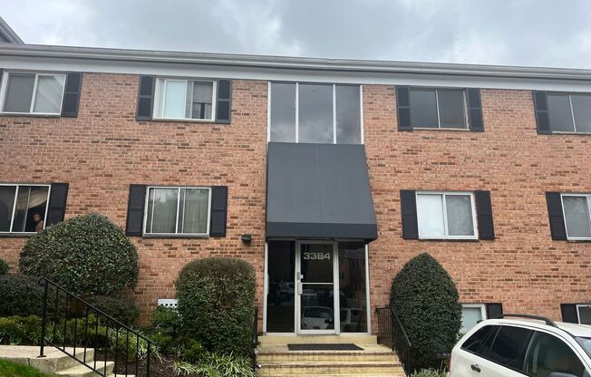 Charming 2 BR/1 BA Condo in Silver Spring!