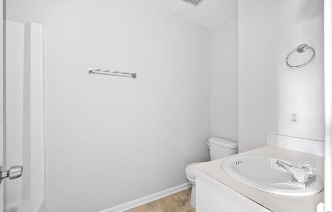 2 beds, 1.5 baths, $950, Unit 146 Darlene Unt A