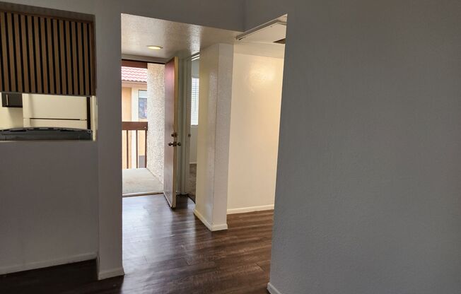 2 beds, 1 bath, 800 sqft, $1,095, Unit 239