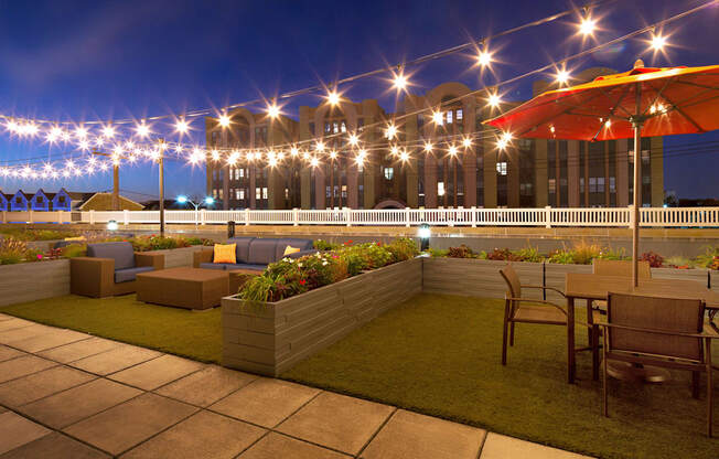 Outdoor Living at 10 West Apartments