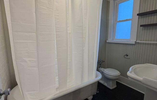 2 beds, 1 bath, $1,500, Unit 501