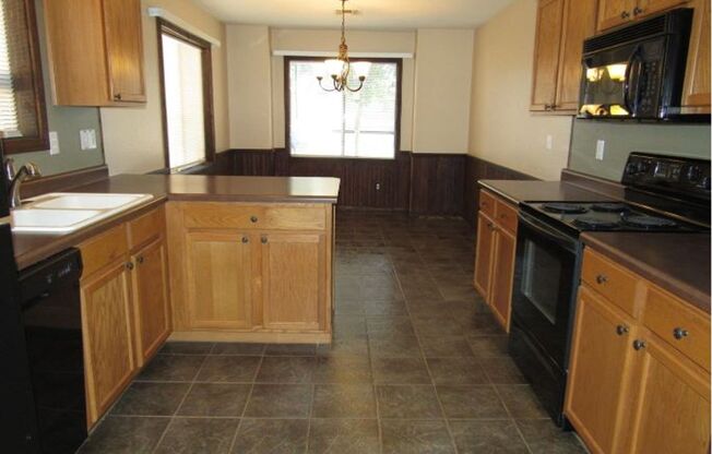 3 beds, 2 baths, $1,595