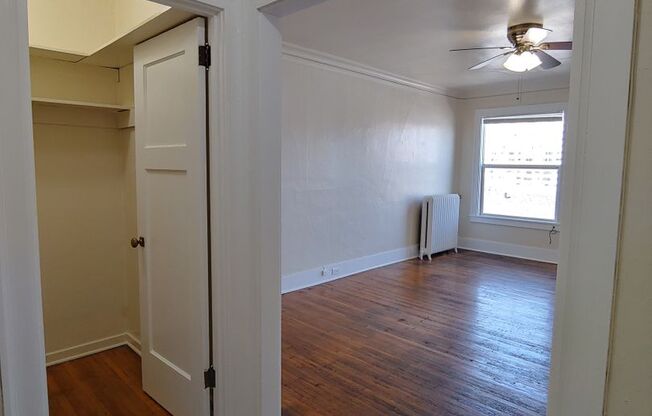 Studio, 1 bath, 430 sqft, $1,150, Unit 512