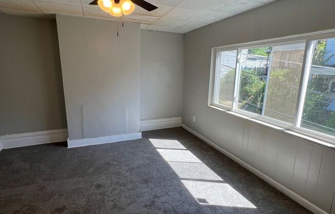 2 beds, 1 bath, $1,050