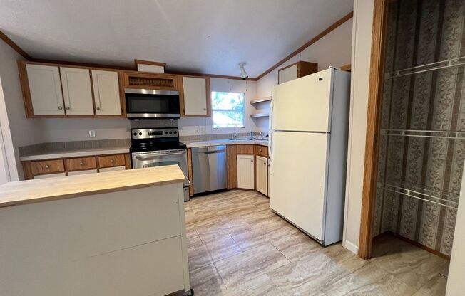 3 beds, 2 baths, $1,665