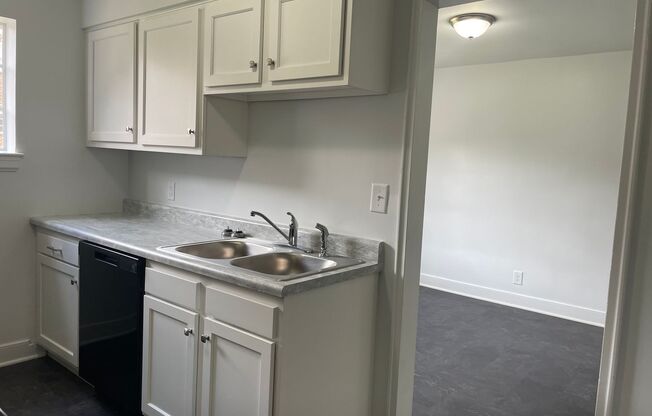 2 beds, 1 bath, 1,050 sqft, $1,150, Unit 31