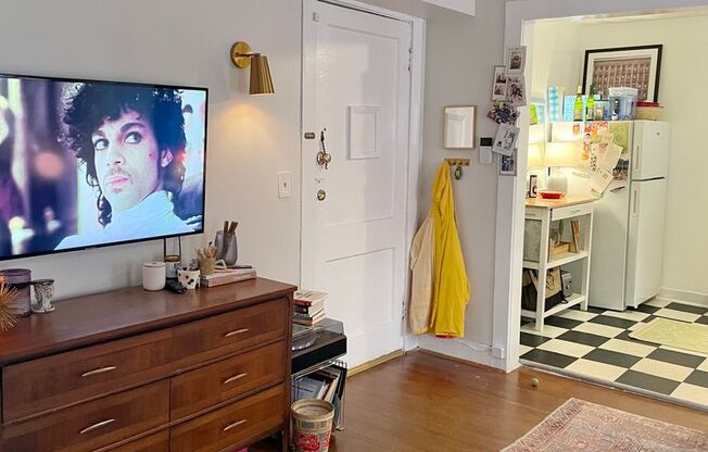 1 bed, 1 bath, 750 sqft, $1,595, Unit 869-4