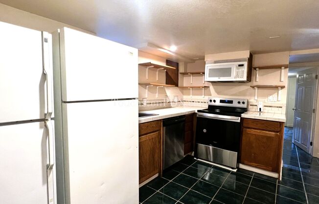 3 beds, 1 bath, $2,195, Unit # #B