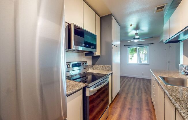 2 beds, 1 bath, $2,300