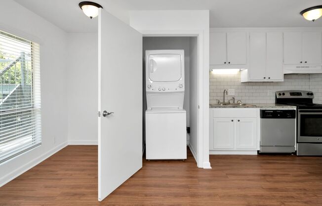 1 bed, 1 bath, 453 sqft, $944, Unit E1