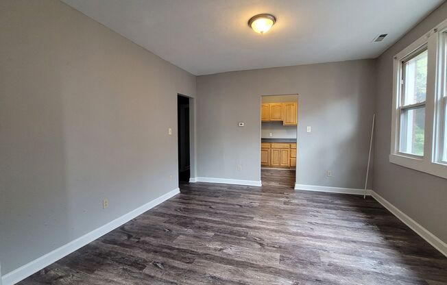 2 beds, 1 bath, 1,300 sqft, $1,050, Unit 6