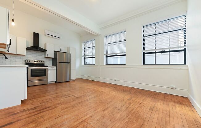 1 bed, 1 bath, 400 sqft, $1,250, Unit Bowtie High-211