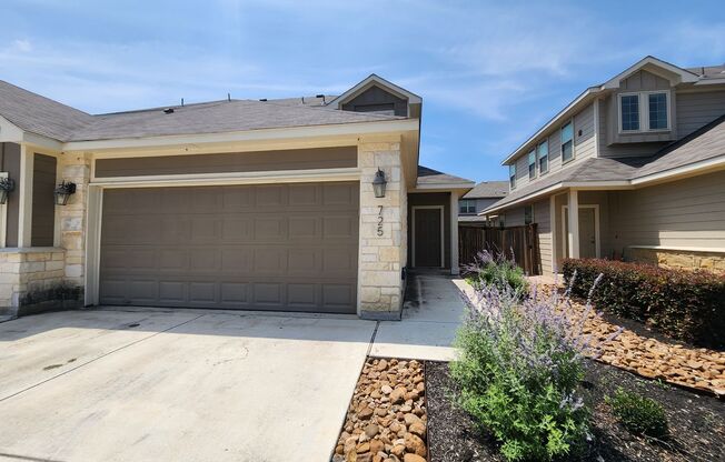 Live Minutes from Gruene and Downtown New Braunfels! / Fridge, Washer, Dryer Included/ Inside the Loop / CISD