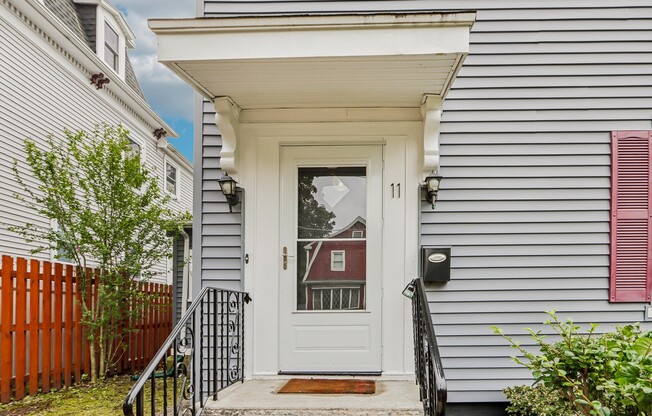3 beds, 2.5 baths, 1,628 sqft, $3,800