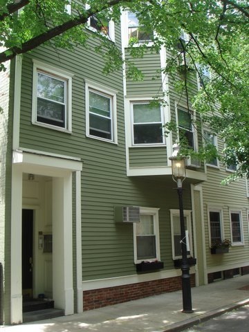 1 Bed 1 Bath condo in the Gaslight District. Roof Deck!!