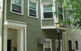 1 Bed 1 Bath condo in the Gaslight District. Roof Deck!!