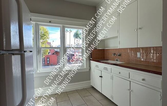 4107 UNIVERSITY AVE