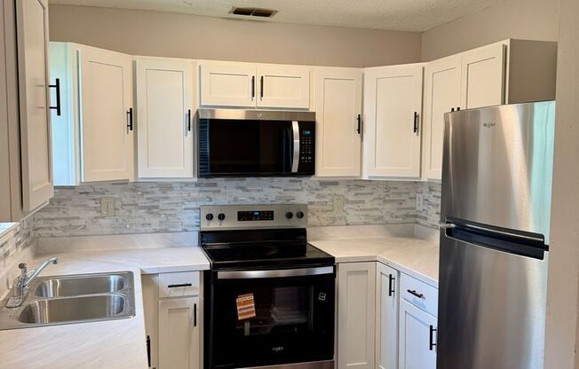 Beautiful 3 Bedroom 2 Bath House with New Kitchen