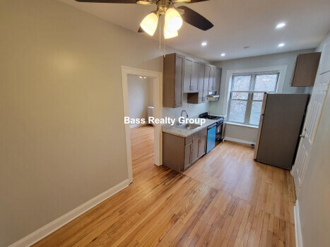 6970 North Greenview Ave.