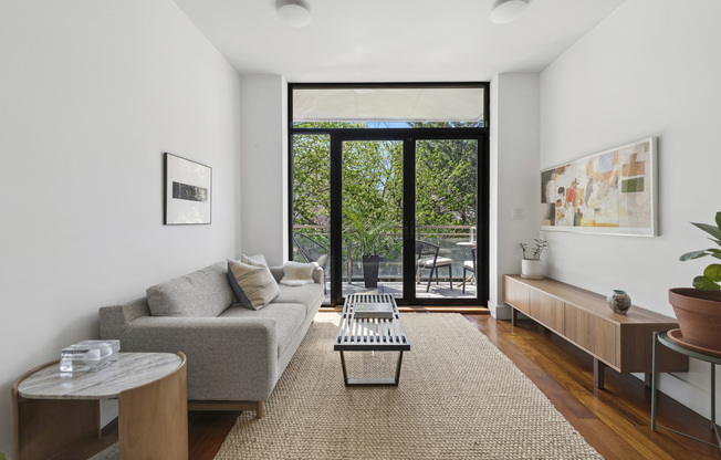 82 ADELPHI ST