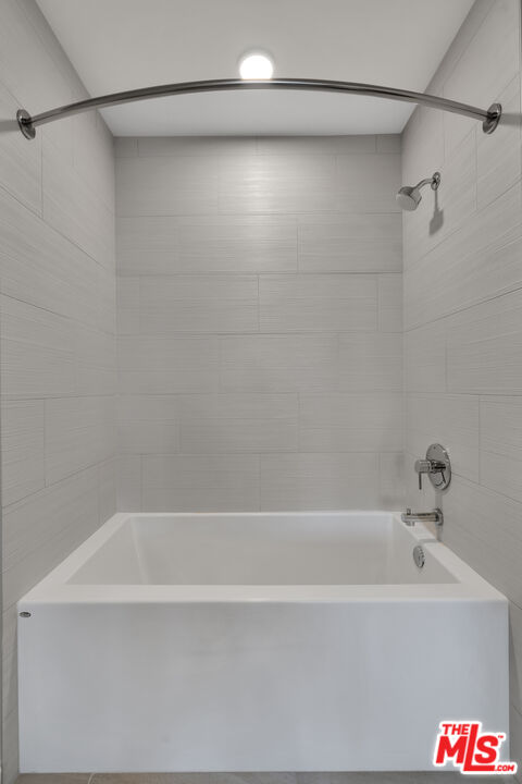 3 beds, 3 baths, 2,614 sqft, $17,995, Unit PH02