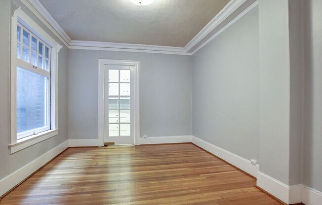 **1/2 OFF 1ST MONTH'S RENT PROMO**Beautiful 1 Bed w/ Hardwoods on NW Couch & 18th; W/S/G Included!